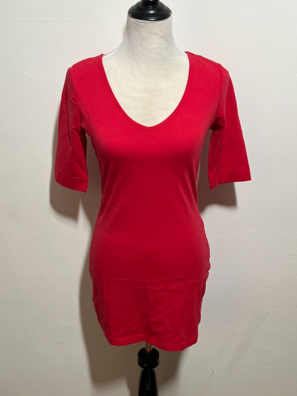 Venus v-neck fitted short sleeve dress